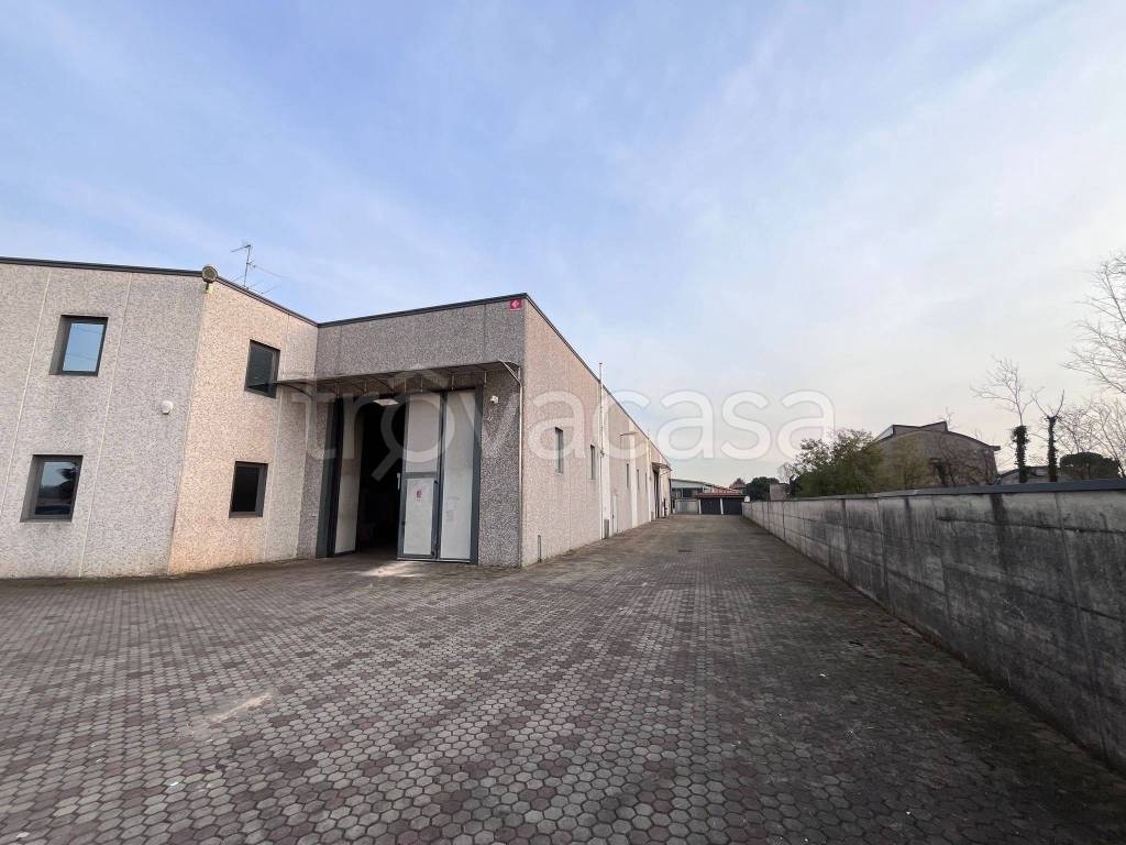locale commerciale in affitto a Busto Garolfo