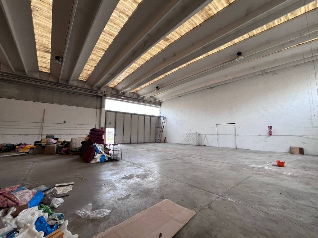 locale commerciale in affitto a Busto Garolfo