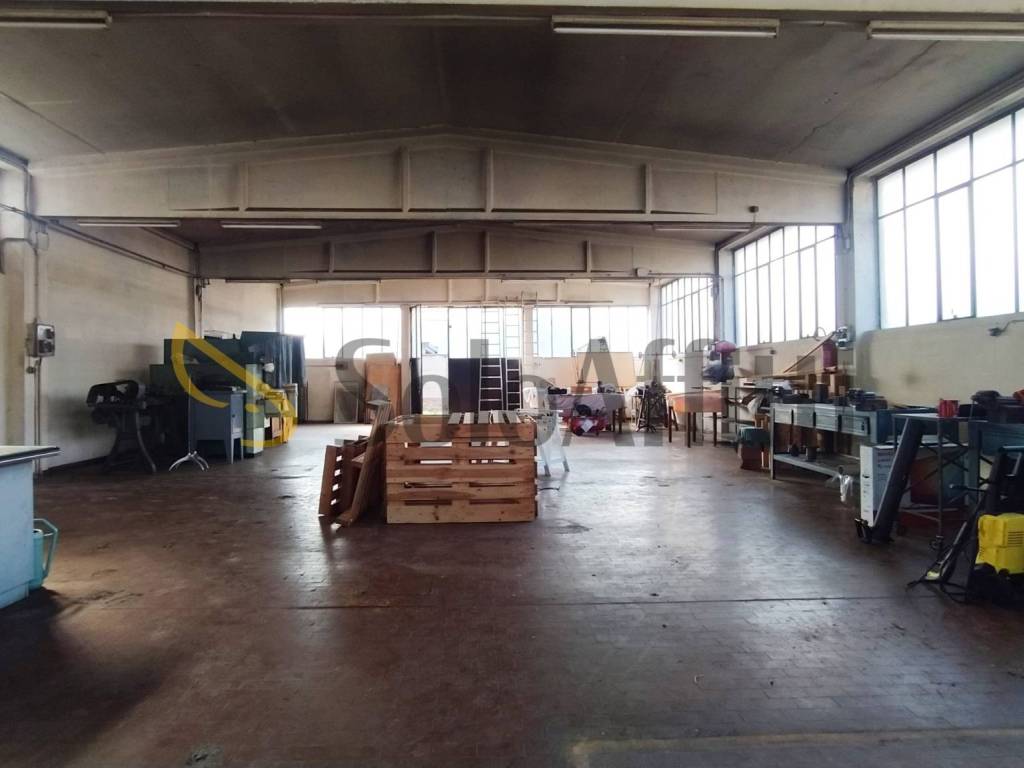 locale commerciale in affitto a Busto Garolfo