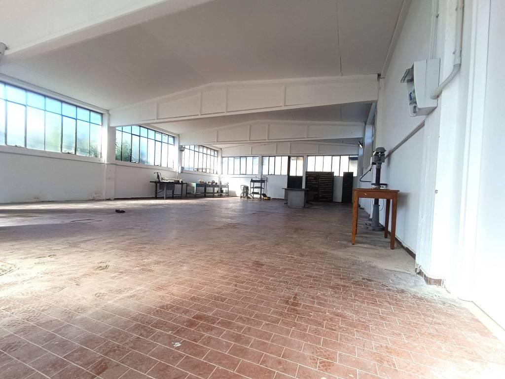 locale commerciale in affitto a Busto Garolfo