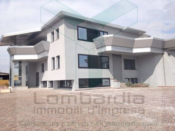 locale commerciale in affitto a Cambiago