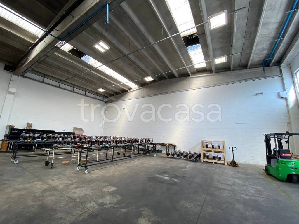 locale commerciale in affitto a Cambiago