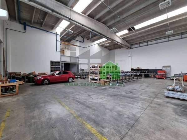 locale commerciale in affitto a Cambiago