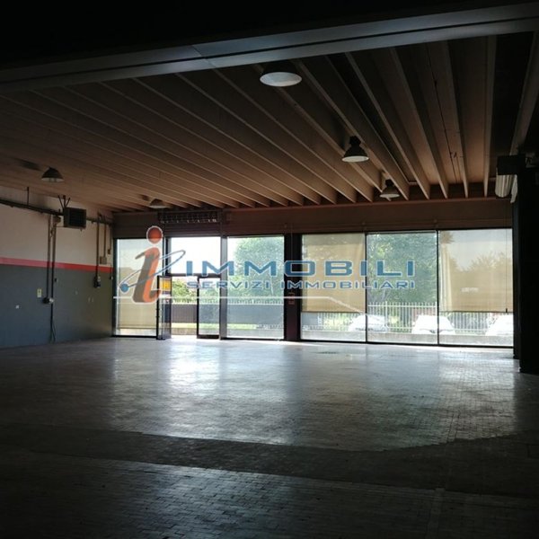 negozio in affitto a Cambiago