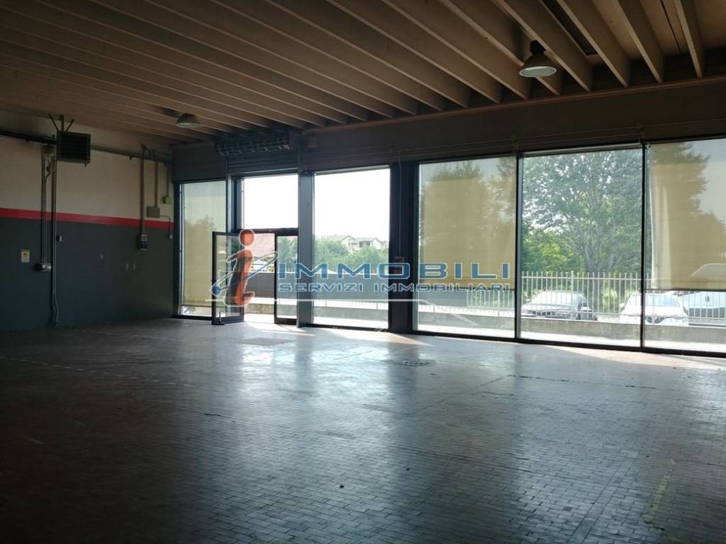 locale commerciale in affitto a Cambiago