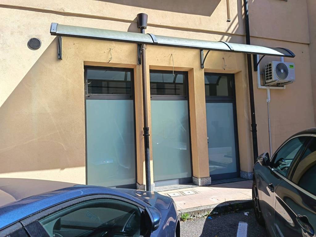 negozio in affitto a Cambiago