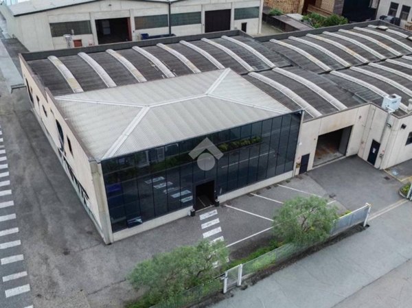 locale commerciale in affitto a Cambiago