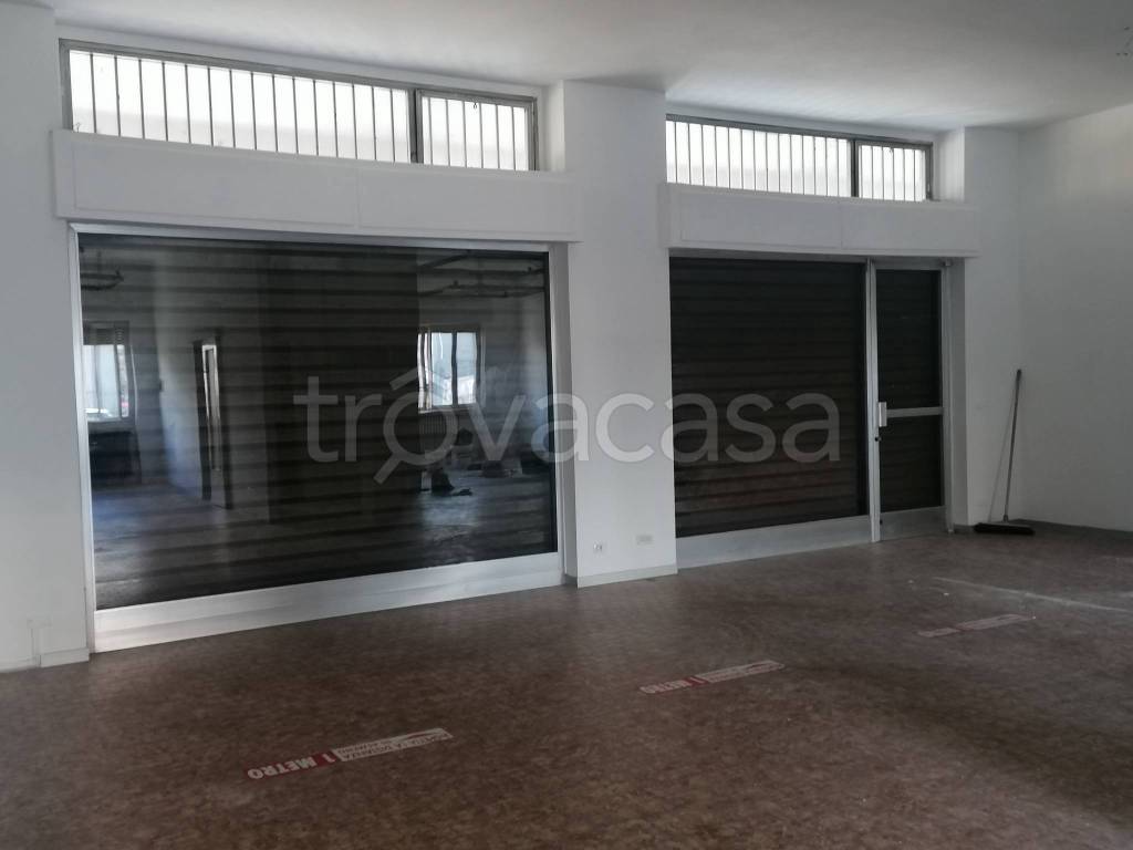 negozio in affitto a Canegrate