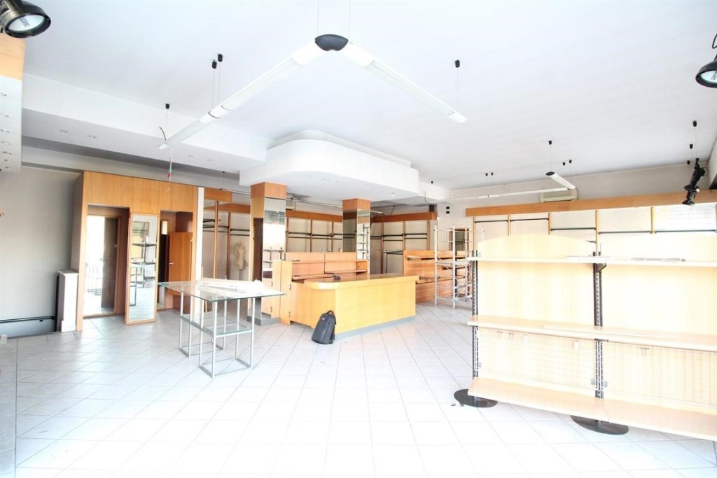 negozio in affitto a Canegrate