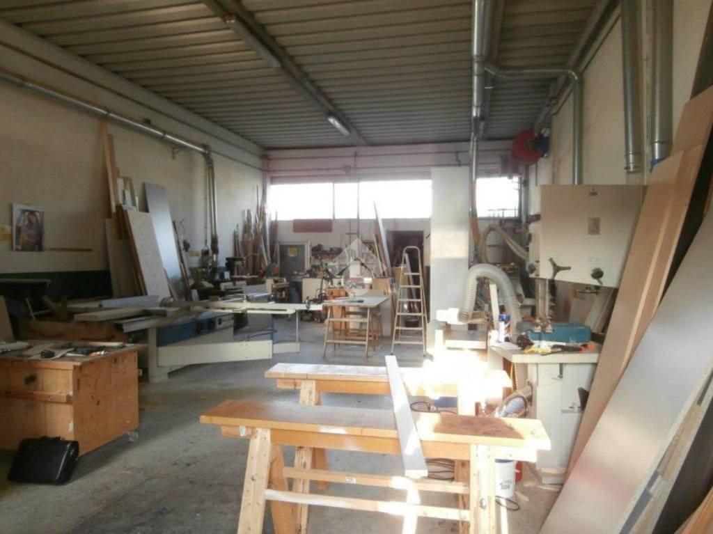 locale commerciale in affitto a Canegrate