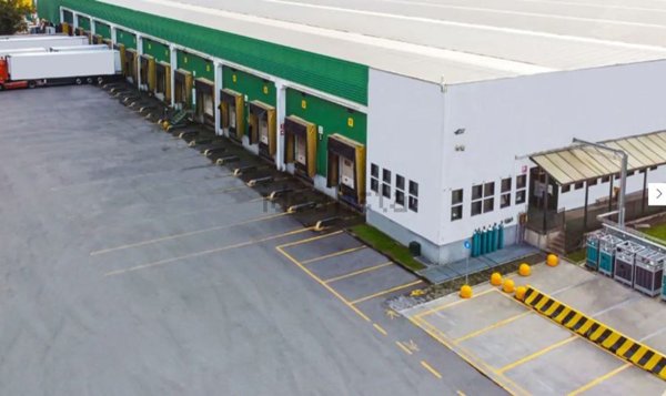 locale di sgombero in affitto a Carpiano