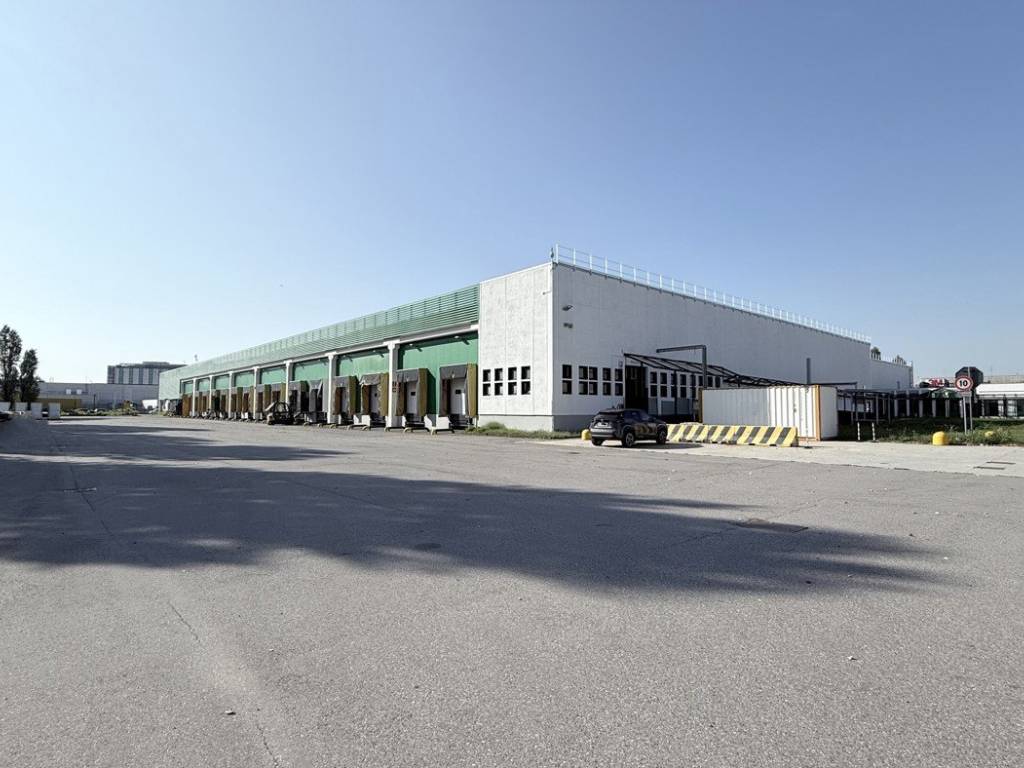 locale commerciale in affitto a Carpiano