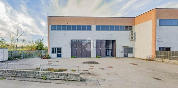 locale di sgombero in affitto a Carpiano