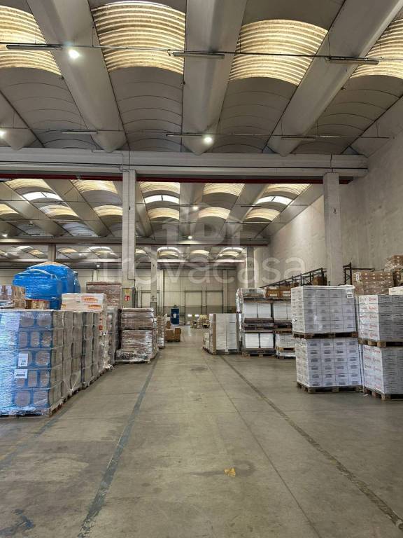 locale commerciale in affitto a Carpiano