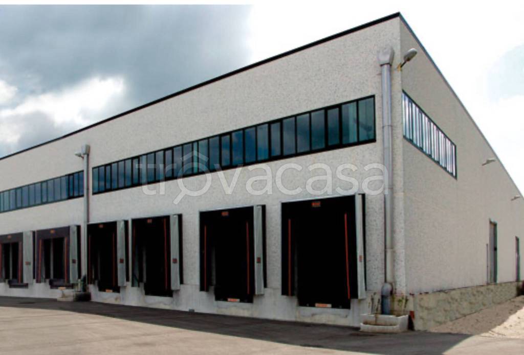 locale commerciale in affitto a Carugate
