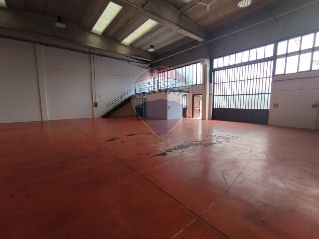 locale commerciale in affitto a Carugate