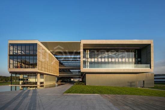 locale commerciale in affitto a Carugate