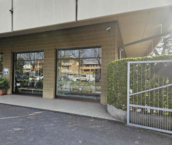 negozio in affitto a Carugate