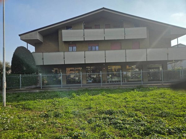 negozio in affitto a Carugate