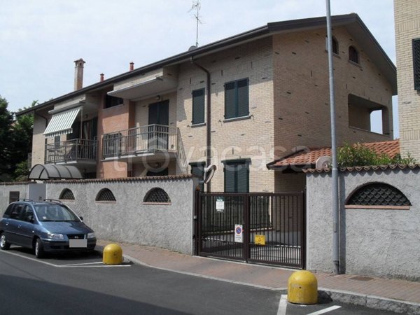 appartamento in affitto a Carugate