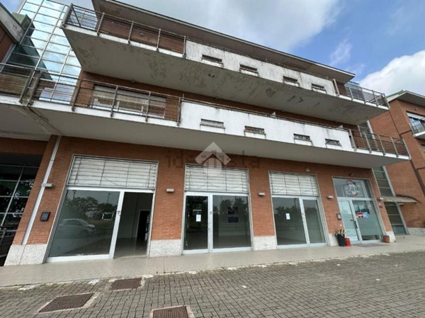 negozio in affitto a Casarile