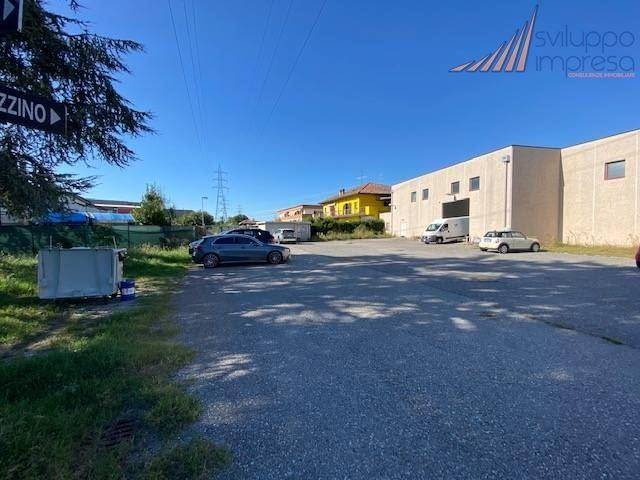locale commerciale in affitto a Cassano d'Adda