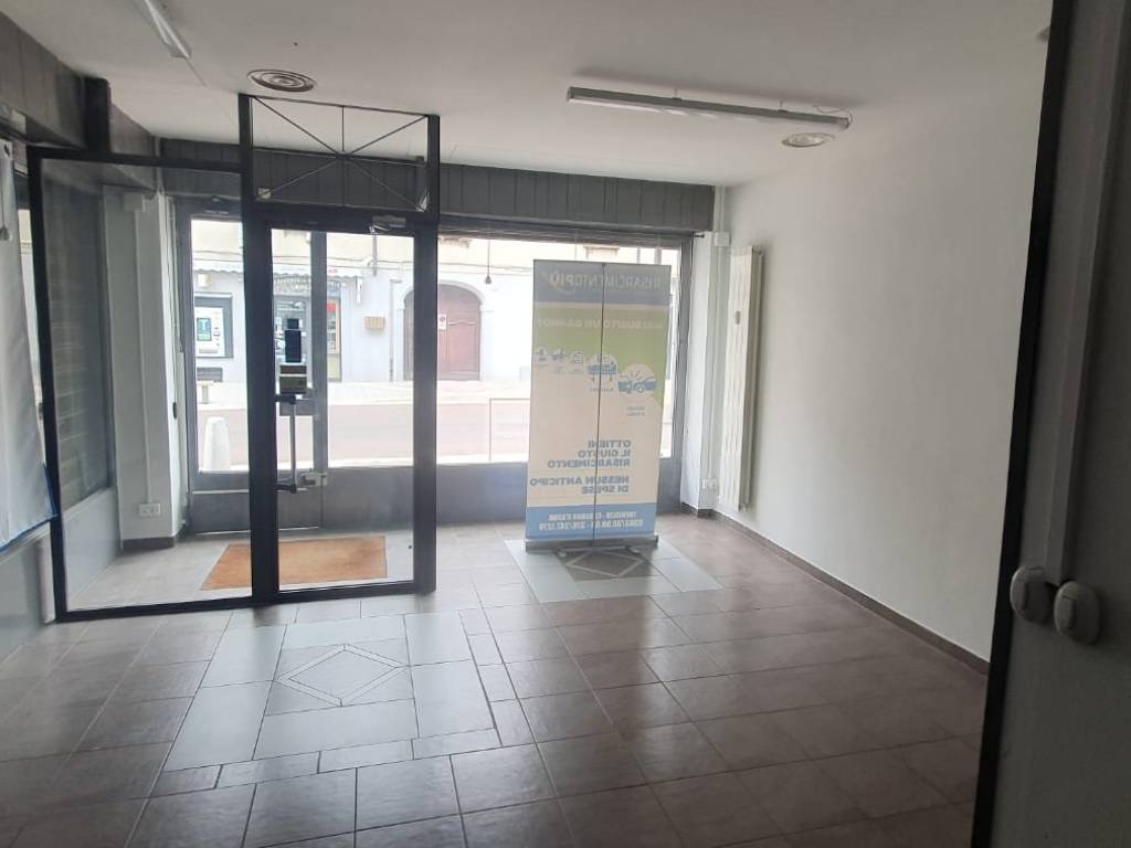 negozio in affitto a Cassano d'Adda