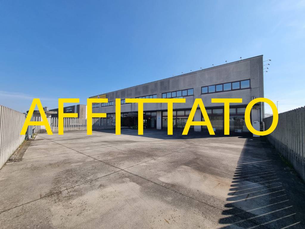negozio in affitto a Cassano d'Adda