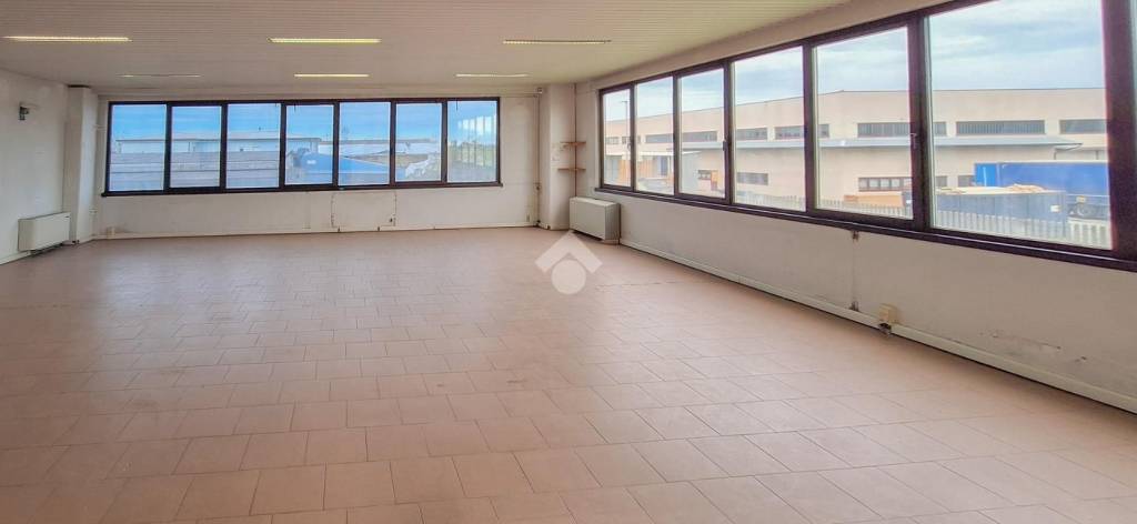 negozio in affitto a Cassano d'Adda