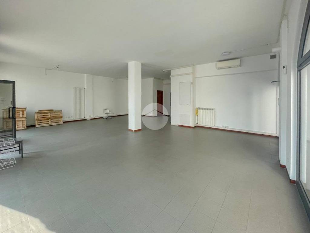 negozio in affitto a Cassano d'Adda