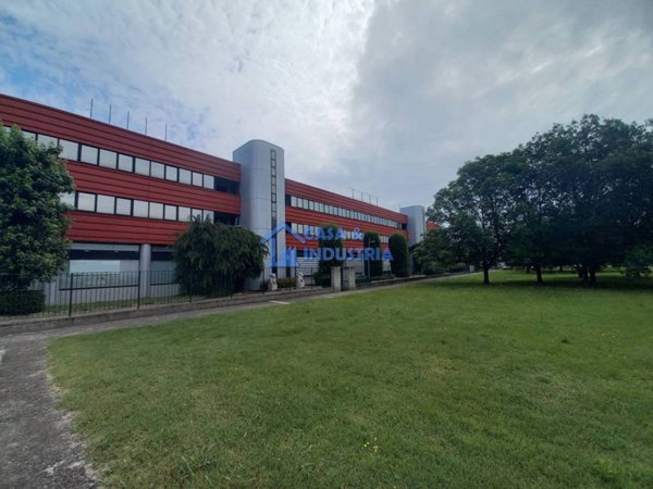 ufficio in affitto a Cassano d'Adda in zona Groppello d'Adda