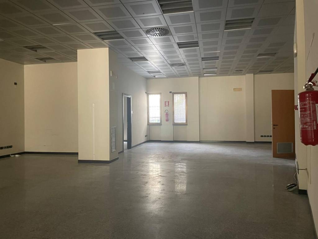 negozio in affitto a Cassina de' Pecchi