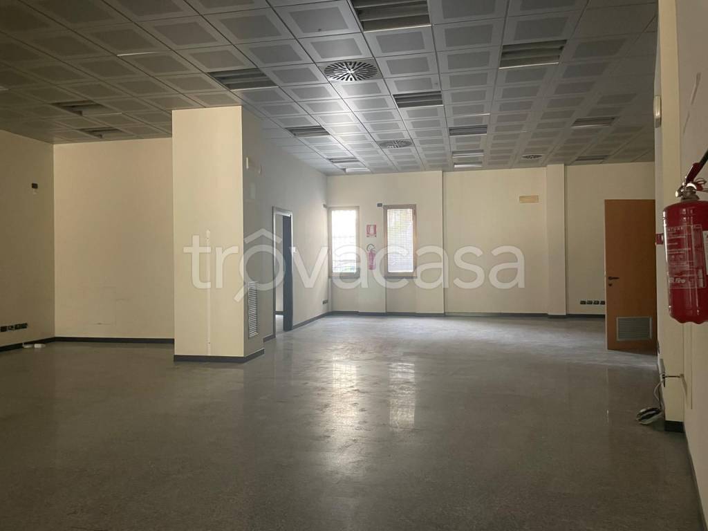 negozio in affitto a Cassina de' Pecchi