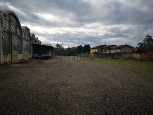 locale di sgombero in affitto a Castano Primo
