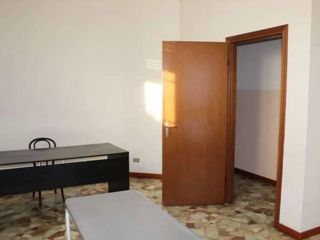 negozio in affitto a Castano Primo