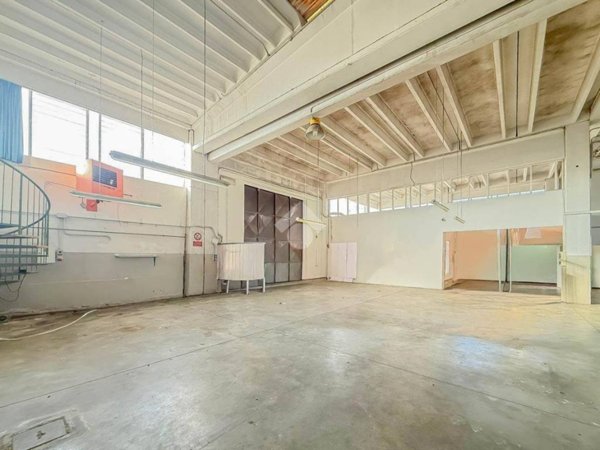 locale commerciale in affitto a Cernusco sul Naviglio