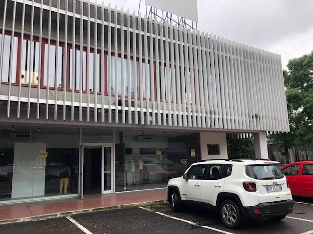 locale commerciale in affitto a Cernusco sul Naviglio
