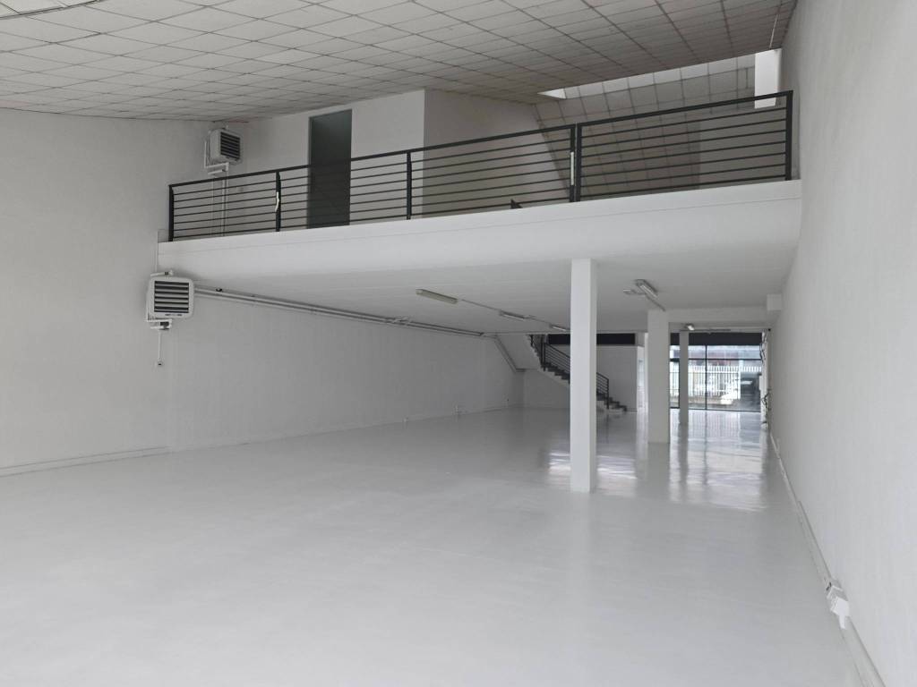 locale commerciale in affitto a Cernusco sul Naviglio