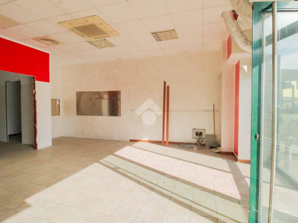 negozio in affitto a Cernusco sul Naviglio