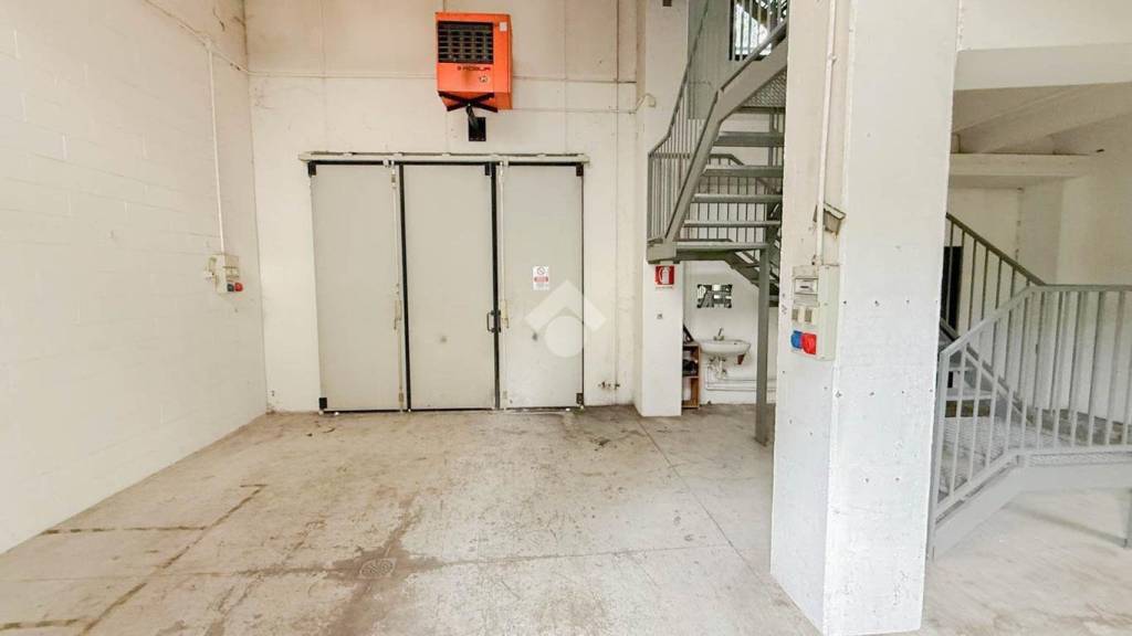 locale commerciale in affitto a Cernusco sul Naviglio