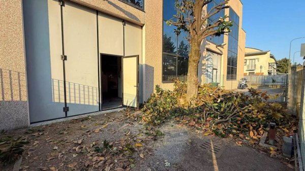 locale commerciale in affitto a Cernusco sul Naviglio