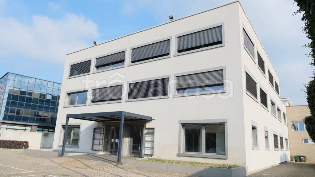 capannone in affitto a Cernusco sul Naviglio