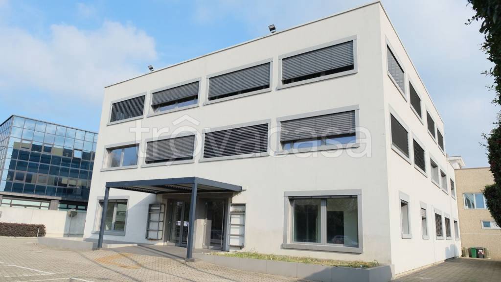 capannone in affitto a Cernusco sul Naviglio