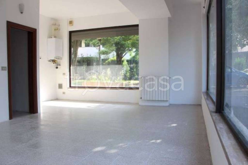 negozio in affitto a Cernusco sul Naviglio