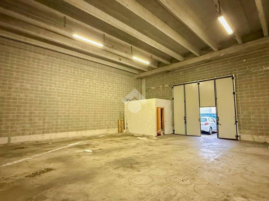 locale commerciale in affitto a Cernusco sul Naviglio