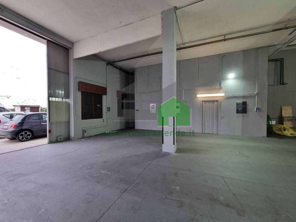 locale commerciale in affitto a Cernusco sul Naviglio