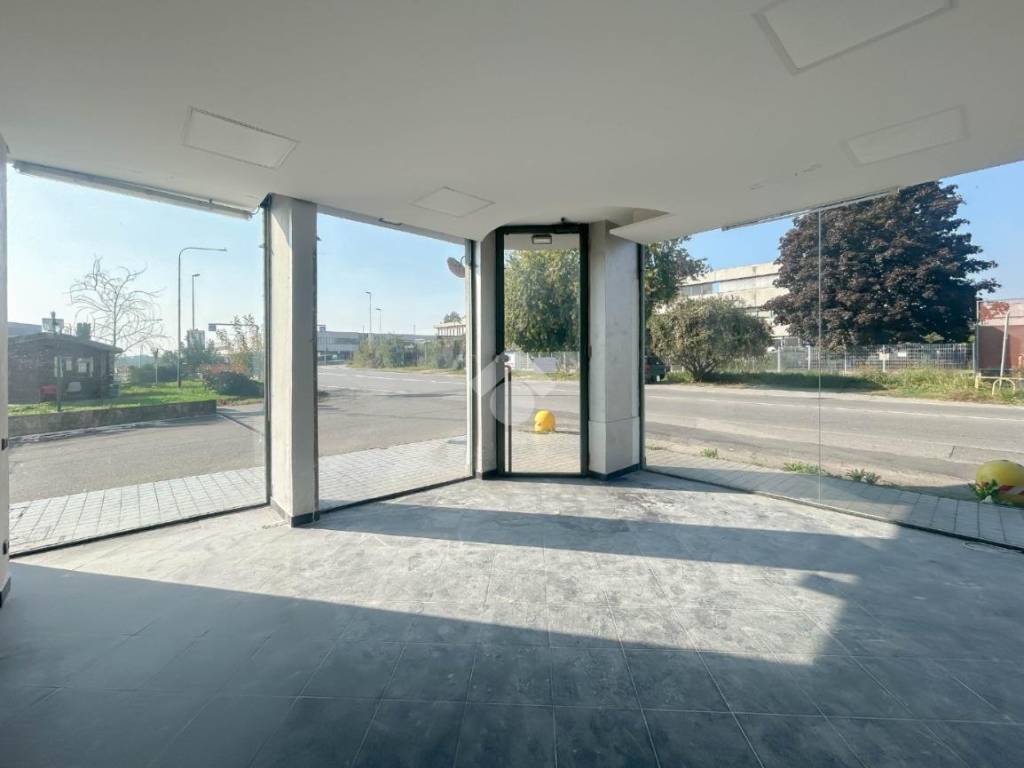 negozio in affitto a Cernusco sul Naviglio