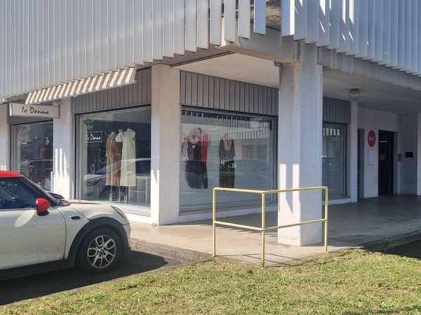 negozio in affitto a Cernusco sul Naviglio in zona Ronco