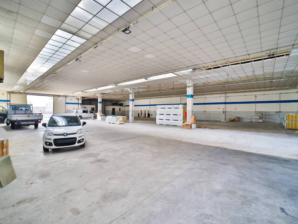 locale commerciale in affitto a Cernusco sul Naviglio in zona Ronco
