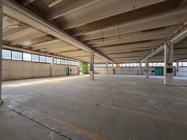 locale commerciale in affitto a Cerro Maggiore